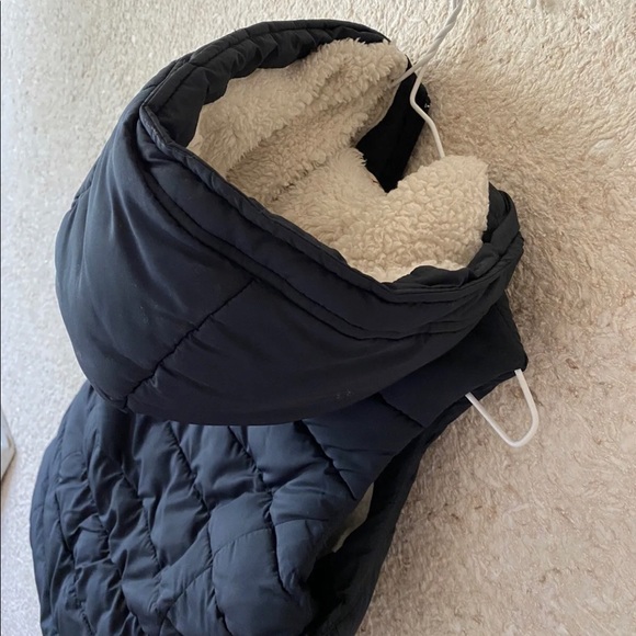 2/$50 🦋 Hollister Sherpa Zip Up Vest Size XS - Picture 3 of 8